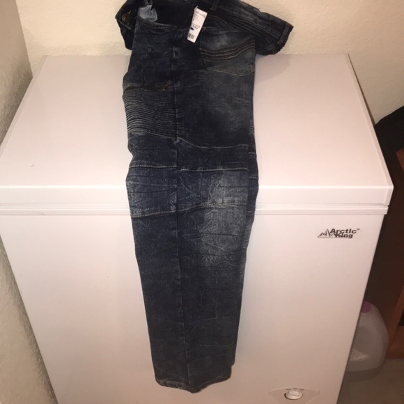 Jeans - Picture 3 of 3